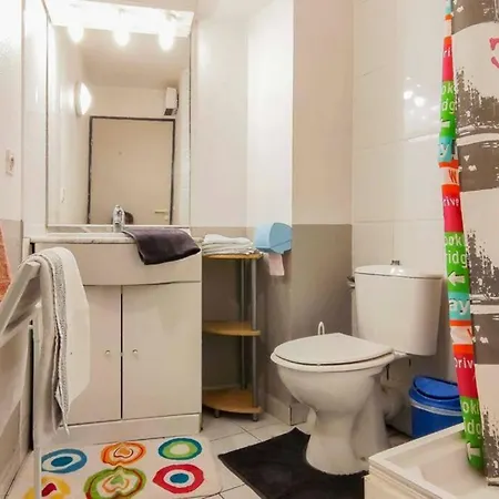 T2 Dans Residence - Fac Avec Parking Prive Apartman