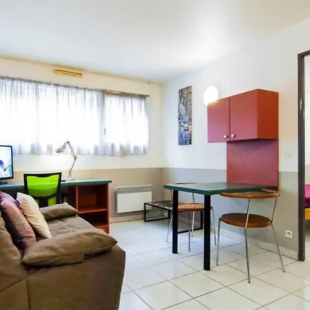 T2 Dans Residence - Fac Avec Parking Prive *